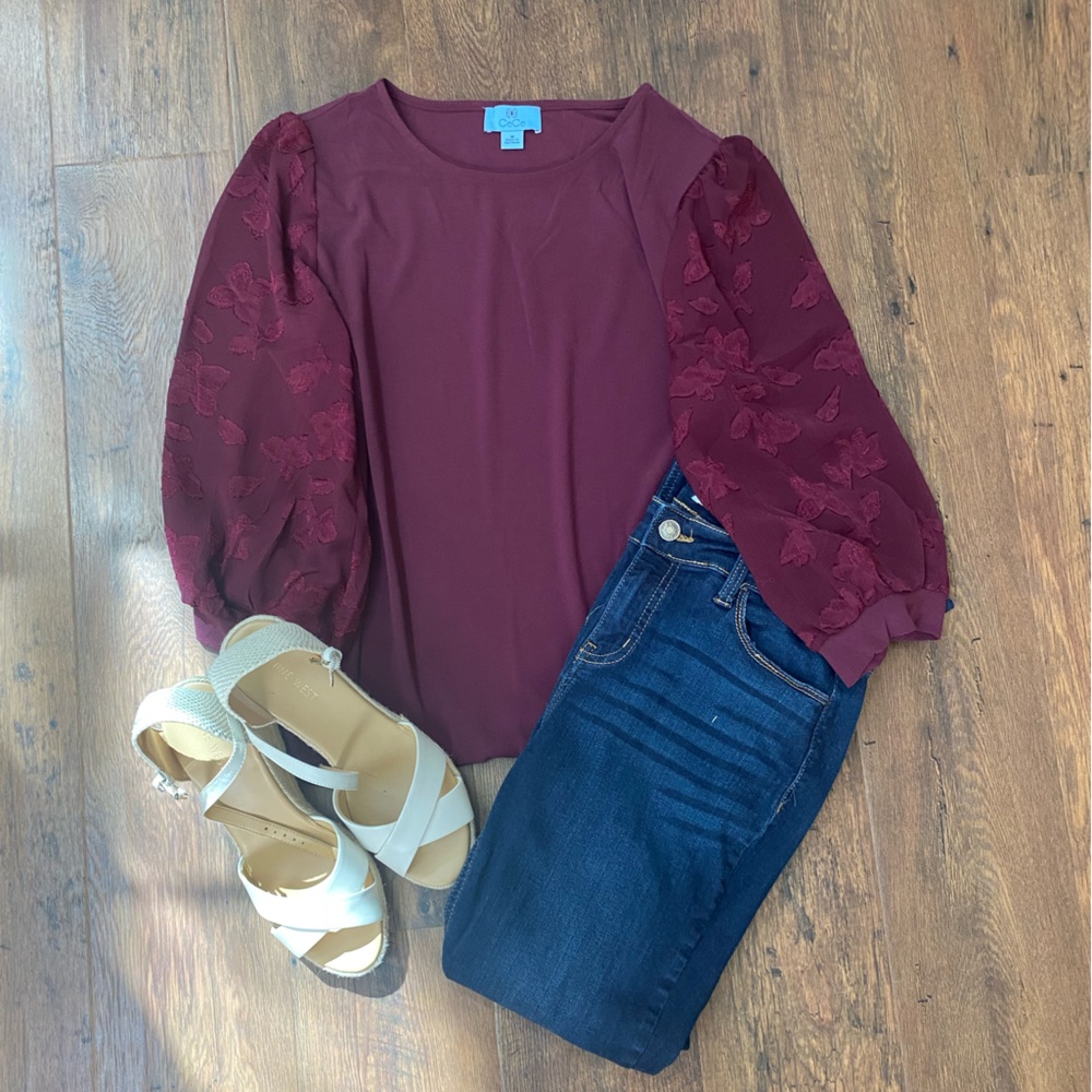 Burgundy ladies blouse. Size M. NWT.